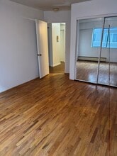 5127 Irving St in Burnaby, BC - Building Photo - Building Photo
