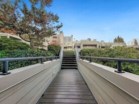 7453 Old Redmond Rd in Redmond, WA - Building Photo