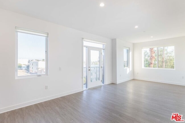843 Wilcox Ave in Los Angeles, CA - Building Photo - Building Photo