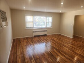 27-12 Curtis St in Queens, NY - Building Photo - Building Photo
