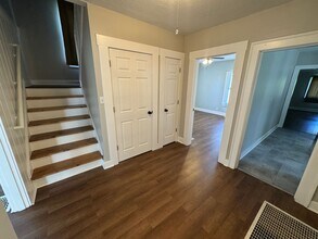 517 Lyndon Ln in Louisville, KY - Building Photo - Building Photo