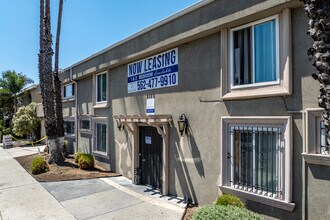 2159 Elm Ave. in Long Beach, CA - Foto de edificio - Building Photo