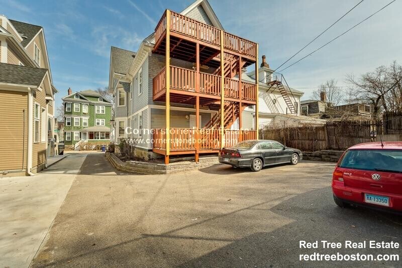 28 Hillside St, Unit 1 in Boston, MA - Foto de edificio