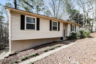 3075 Flowers Dr in Douglasville, GA - Building Photo