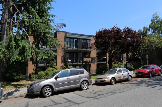 Albatross Apartments in Vancouver, BC - Building Photo - Primary Photo