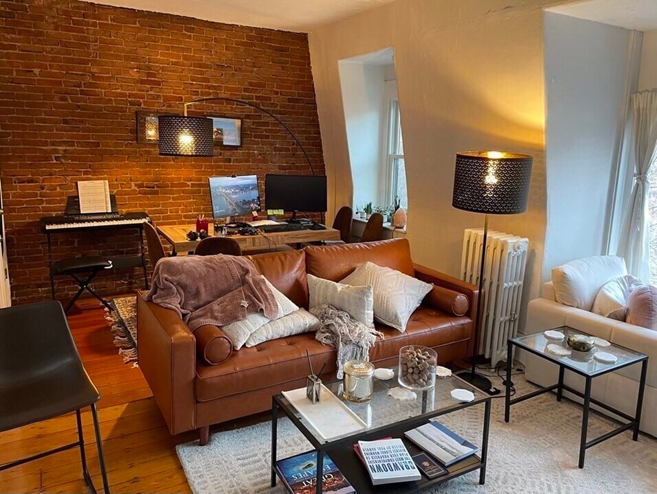 25 E Concord St, Unit 4 in Boston, MA - Building Photo