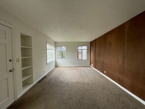 1606 NE Highland St in Portland, OR - Building Photo - Building Photo