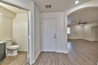 949 Medina De Leon Ave in Henderson, NV - Building Photo - Building Photo