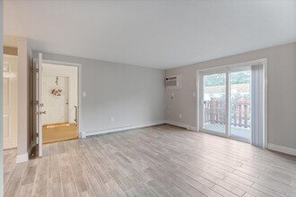 205 Circle Rd in Manchester, NH - Building Photo - Building Photo