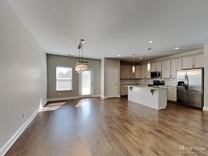 1111 Westgate Dr in Gallatin, TN - Building Photo - Building Photo