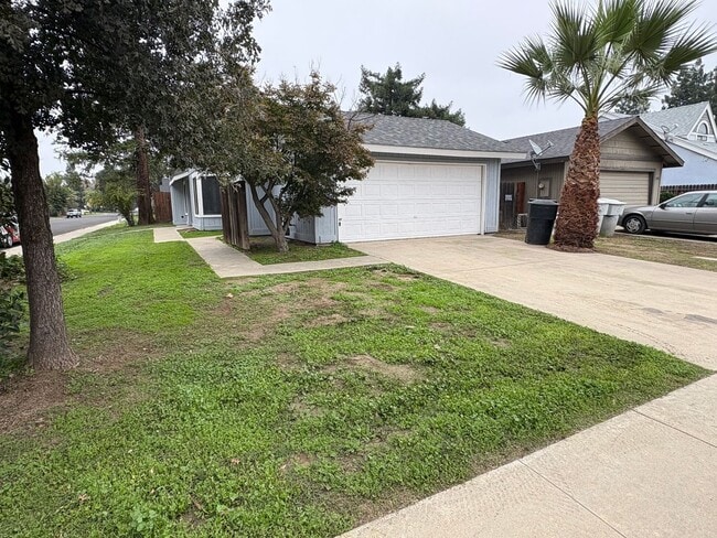 1642 N Goddard St in Visalia, CA - Building Photo - Building Photo