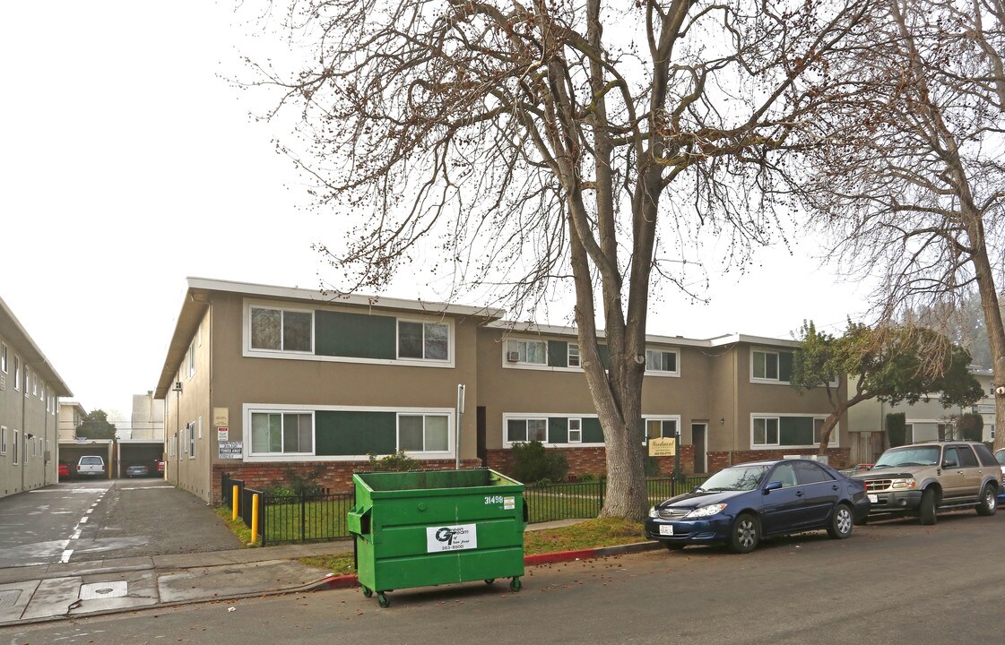 Woodmont Apartments in San Jose, CA - Building Photo