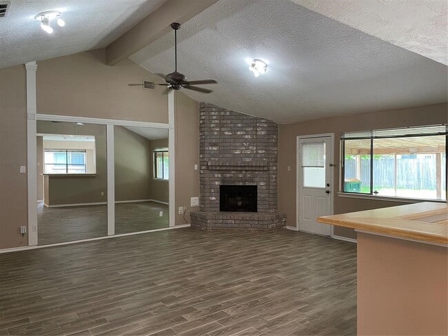 21311 Meadowhill Dr in Spring, TX - Building Photo - Building Photo