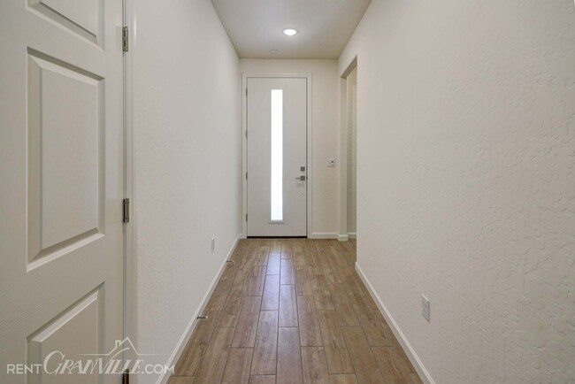 1169 Significant Wy W in Madera, CA - Building Photo - Building Photo