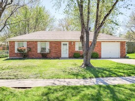 805 NE Pollard St in Lee's Summit, MO - Building Photo
