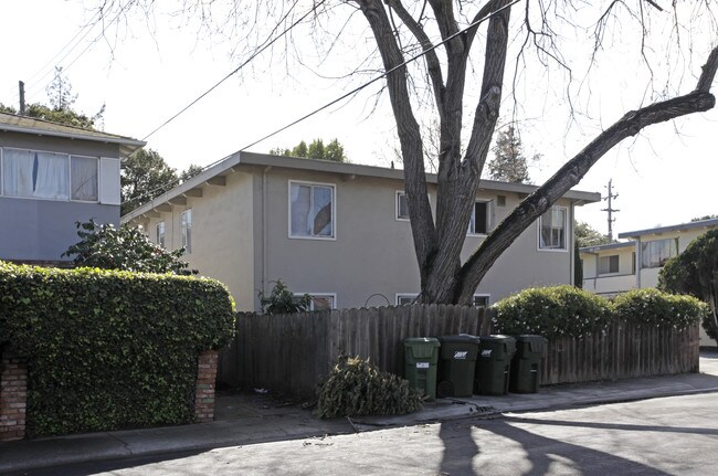 4 Coleman Pl in Menlo Park, CA - Foto de edificio - Building Photo