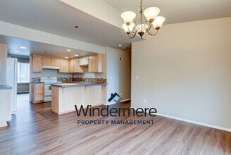 300 N Oak Harbor St in Oak Harbor, WA - Building Photo - Building Photo