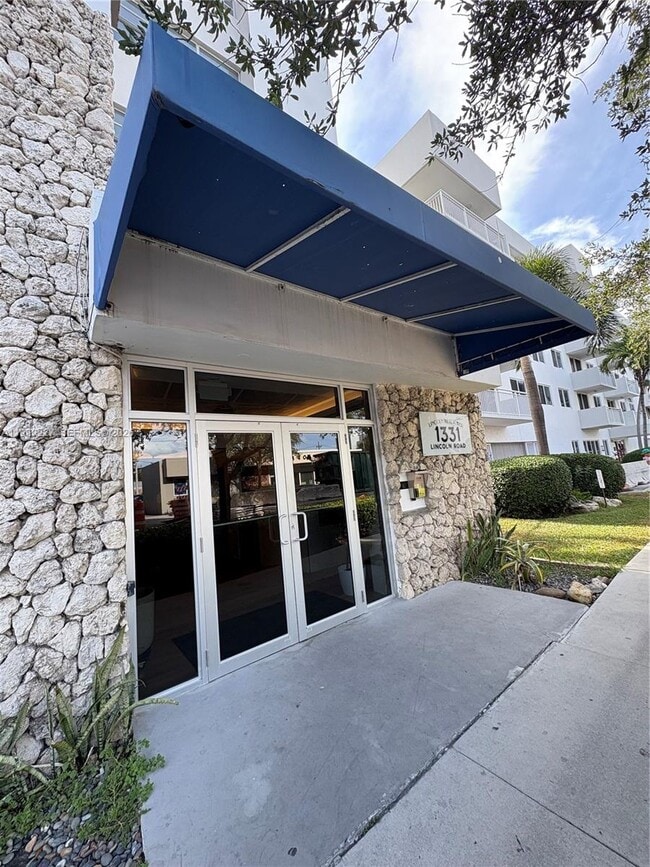 1331 Lincoln Rd in Miami Beach, FL - Building Photo - Building Photo