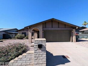 10044 N 39th Ln in Phoenix, AZ - Foto de edificio - Building Photo