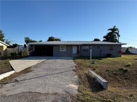 304 E Jersey Rd in Lehigh Acres, FL - Building Photo