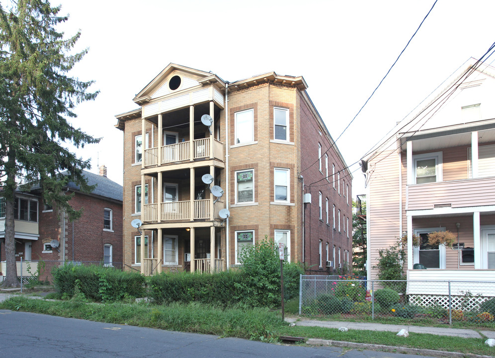 139 Lawlor St in New Britain, CT - Building Photo