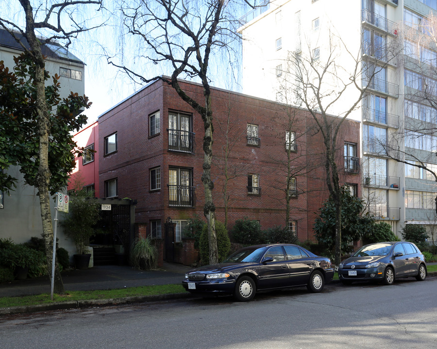 Bourbon Court in Vancouver, BC - Building Photo