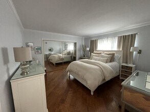 8340 Manitoba St in Los Angeles, CA - Building Photo - Building Photo