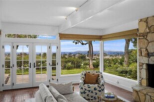 3007 Harbor View Dr in Newport Beach, CA - Building Photo
