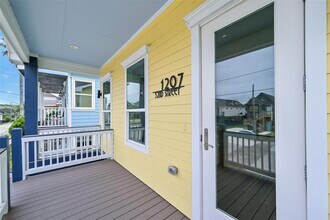 1207 32nd St in Galveston, TX - Building Photo - Building Photo