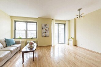 501 Surf Ave in Brooklyn, NY - Building Photo - Building Photo