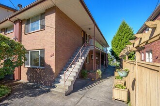 JUNE June Court Apartments in Seattle, WA - Building Photo - Building Photo