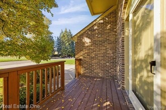 2251 Crystal Dr in Rochester Hills, MI - Building Photo - Building Photo