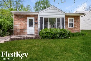 1290 Washington St in Florissant, MO - Building Photo