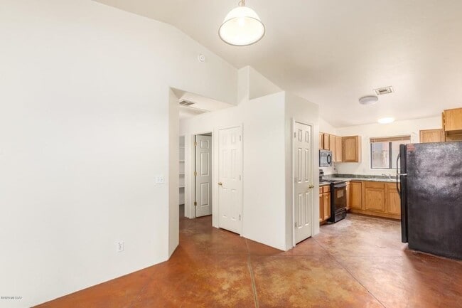 405 E Geronimo Bluff Loop in Tucson, AZ - Building Photo - Building Photo