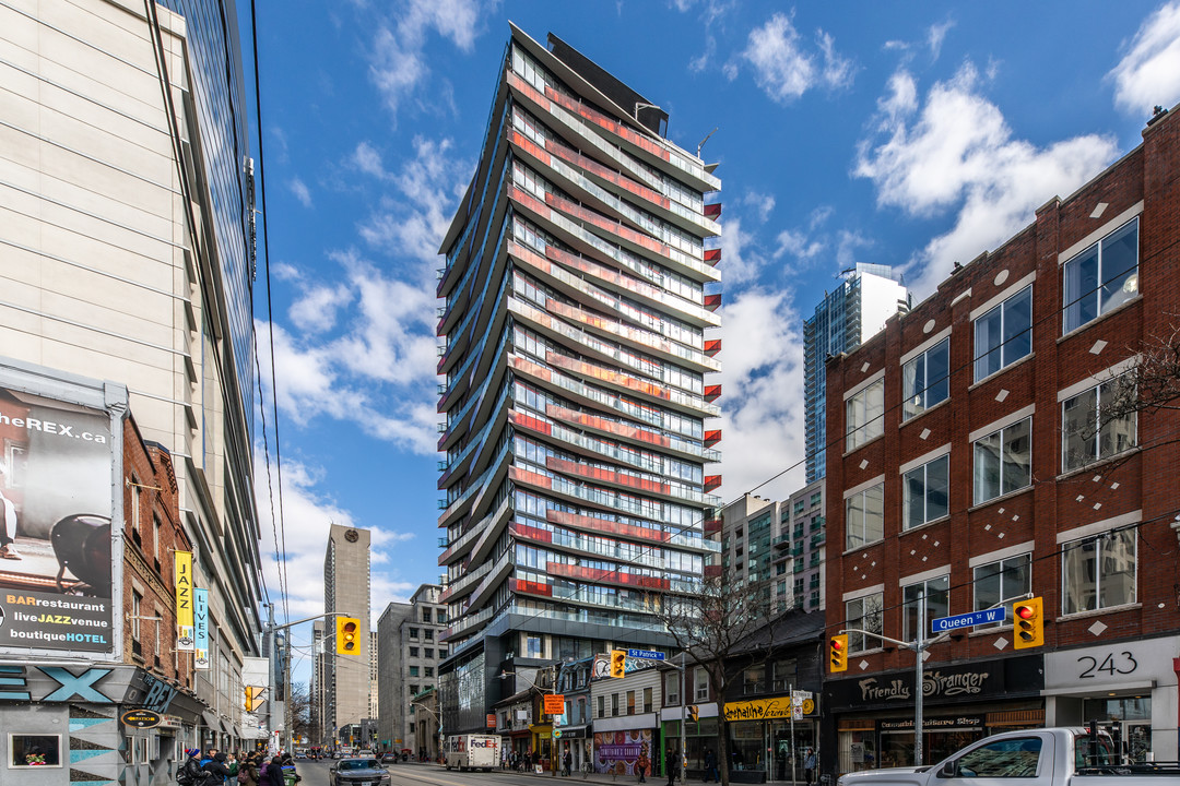 Smart House (Multifamily) in Toronto, ON - Building Photo