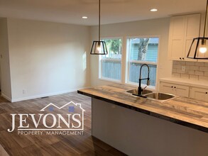 22201 SE 275th Pl in Maple Valley, WA - Building Photo - Building Photo