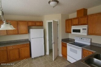 2204 Saddleback Dr in Winterville, NC - Building Photo - Building Photo
