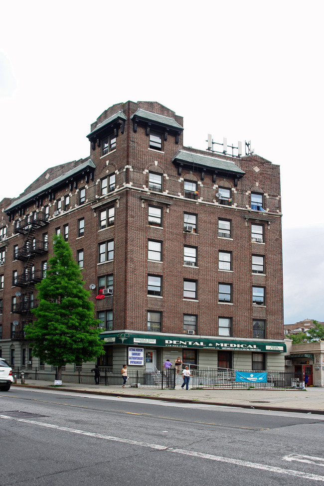 305 Ocean Ave in Brooklyn, NY - Foto de edificio - Building Photo