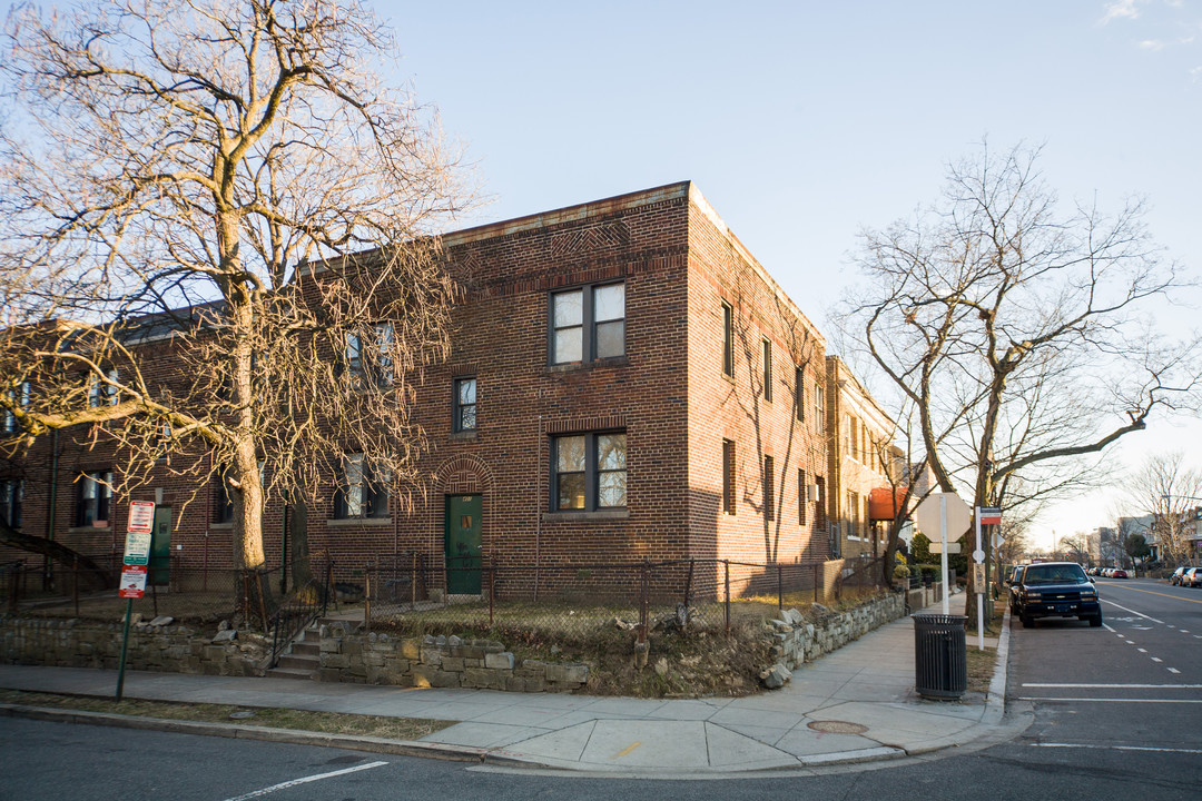 401-409 V St NE in Washington, DC - Building Photo