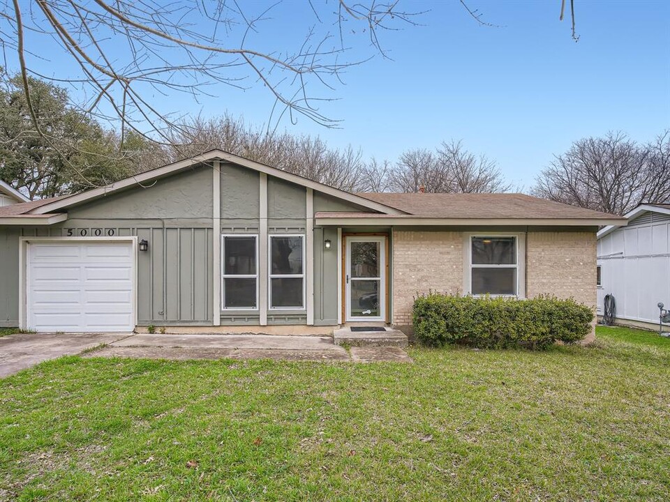 5000 Savorey Ln in Austin, TX - Building Photo