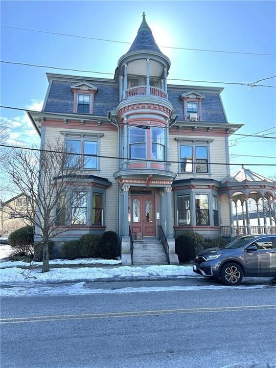 52 Parkis Ave in Providence, RI - Foto de edificio