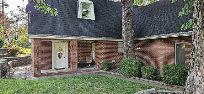 property at 2661 W Maryland St