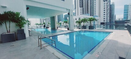 148 SW 8th St in Miami, FL - Building Photo - Building Photo