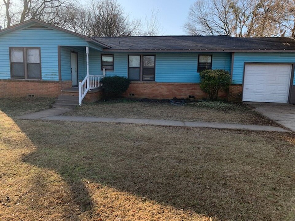 202 Cedar Hill in Mount Pleasant, TX - Building Photo