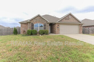 4494 W Wales Dr in Fayetteville, AR - Building Photo - Building Photo