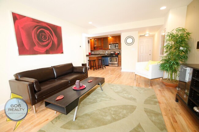 6954 N Greenview Ave in Chicago, IL - Building Photo - Building Photo
