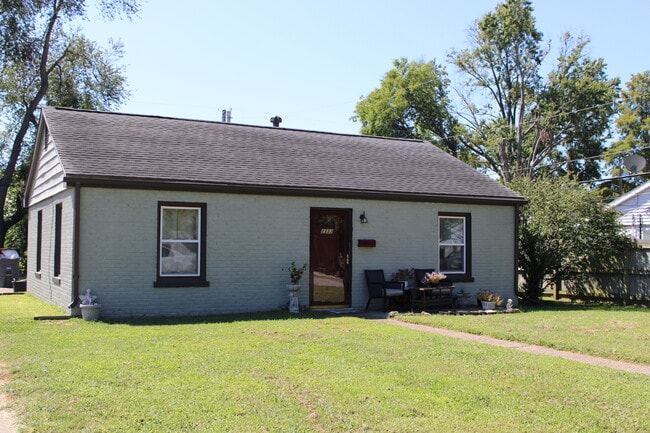2333 E Michigan St in Evansville, IN - Foto de edificio - Building Photo