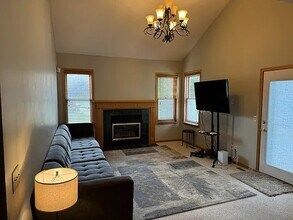 16842 Hanover Ln in Eden Prairie, MN - Building Photo - Building Photo