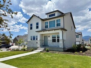 6733 N Mount Jefferson in Eagle Mountain, UT - Building Photo - Building Photo