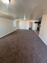 156 W 71st St in Los Angeles, CA - Foto de edificio - Building Photo